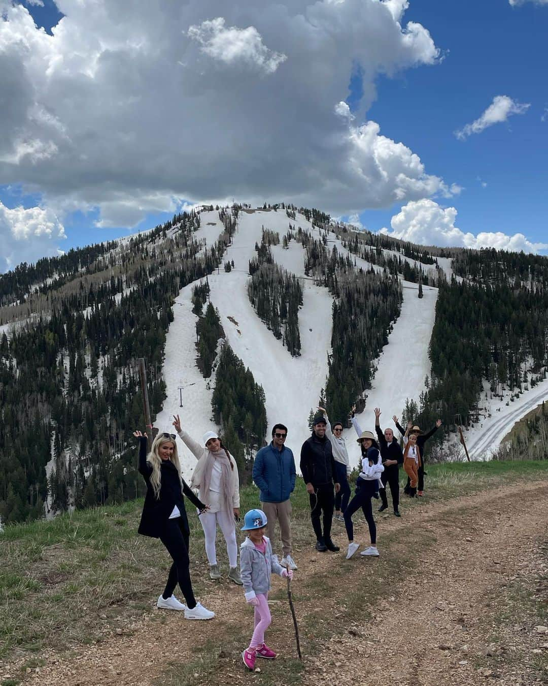 リリー・ガリーチさんのインスタグラム写真 - (リリー・ガリーチInstagram)「My simple life this weekend with people I love ❤️ #DeerValleyUtah」5月30日 23時35分 - lillyghalichi