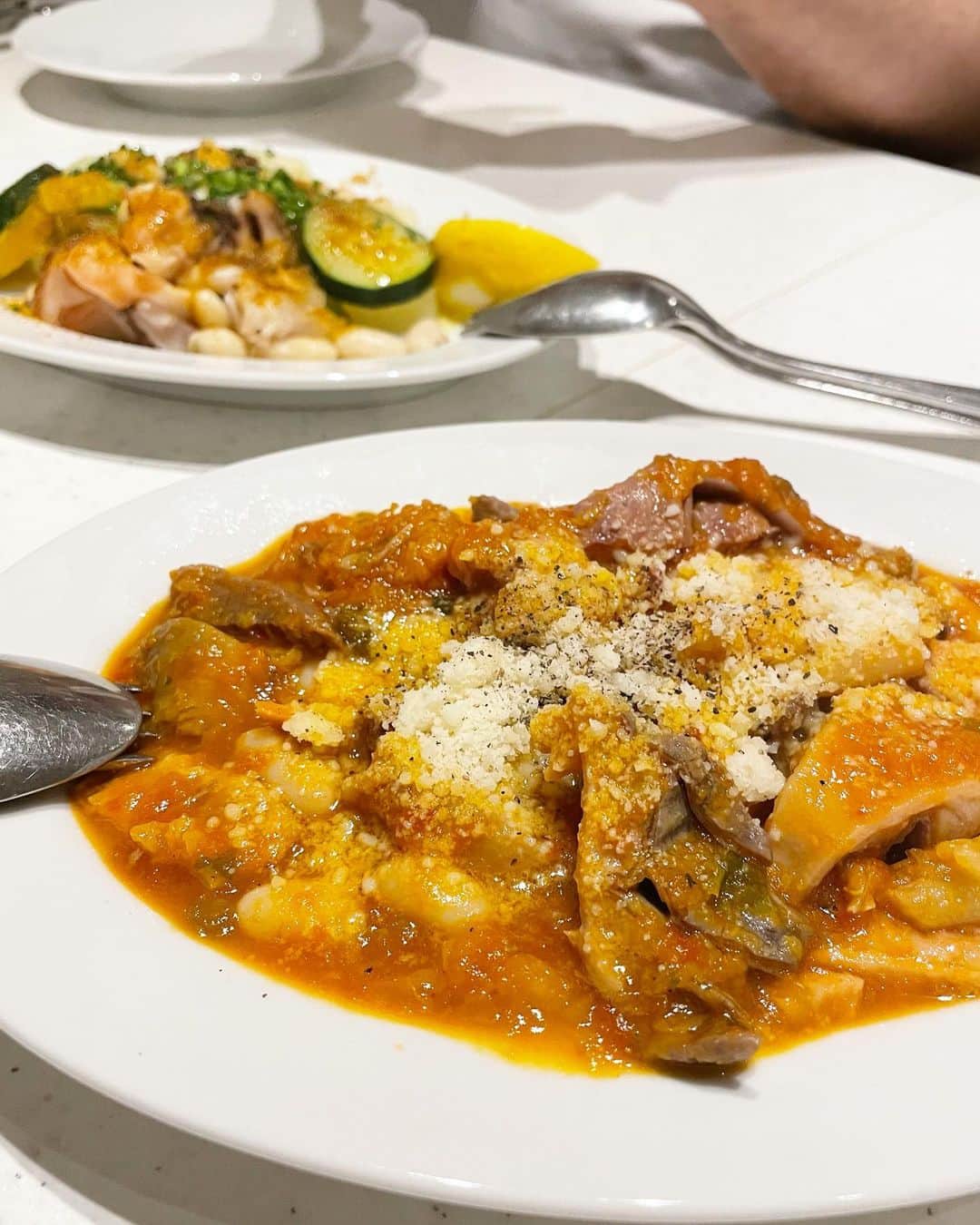 乾雅人のインスタグラム：「Al Ceppo@白金高輪 トリッパの美味い店は信用できる。 前菜をアレコレ頼んで パスタを2品…小ハマグリのパスタが美味し過ぎて一人前で足りず、超大盛りで追加するおじさん3人 メインのカツレツを食べたのに 「もっとパスタ食べよう」とタクシーに乗って麻布十番へ アサリのパスタなのにアサリが見当たらない「ゴースト」を大盛りでお願いして大団円。 ありがとうございました。」