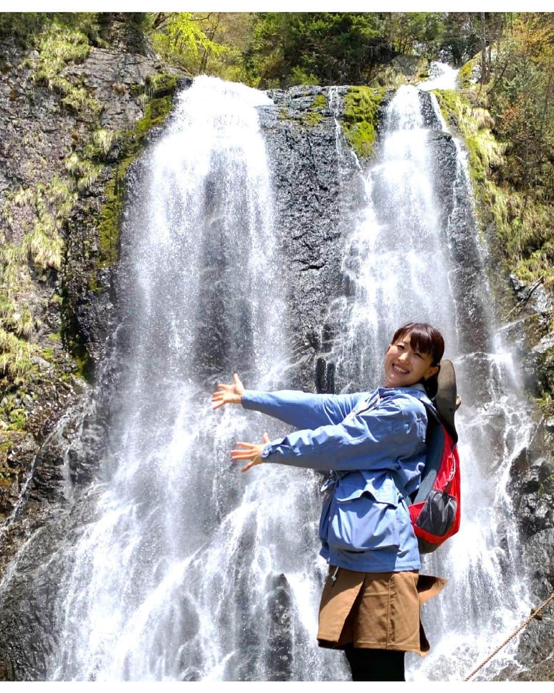 沙羅さんのインスタグラム写真 - (沙羅Instagram)「滝ガール⛰ハマりそう😳  山登りって辛く険しいイメージしかなかったけど、 滝を目指せば頑張れそうだなぁって思った。  自然ミスト、最高♡  自然に触れると、何でこんなに日常に感謝できるんだろうね。 不思議だぁ。。。  #山ガール #滝ガール #こんなに気持ちいいなんて #知らなかった #岐阜県 #五色ヶ原 #登ってよかった #たまにはいいね〜 #スイッチ観てくれたみんな #ありがとう😊」5月30日 23時31分 - sarapika128