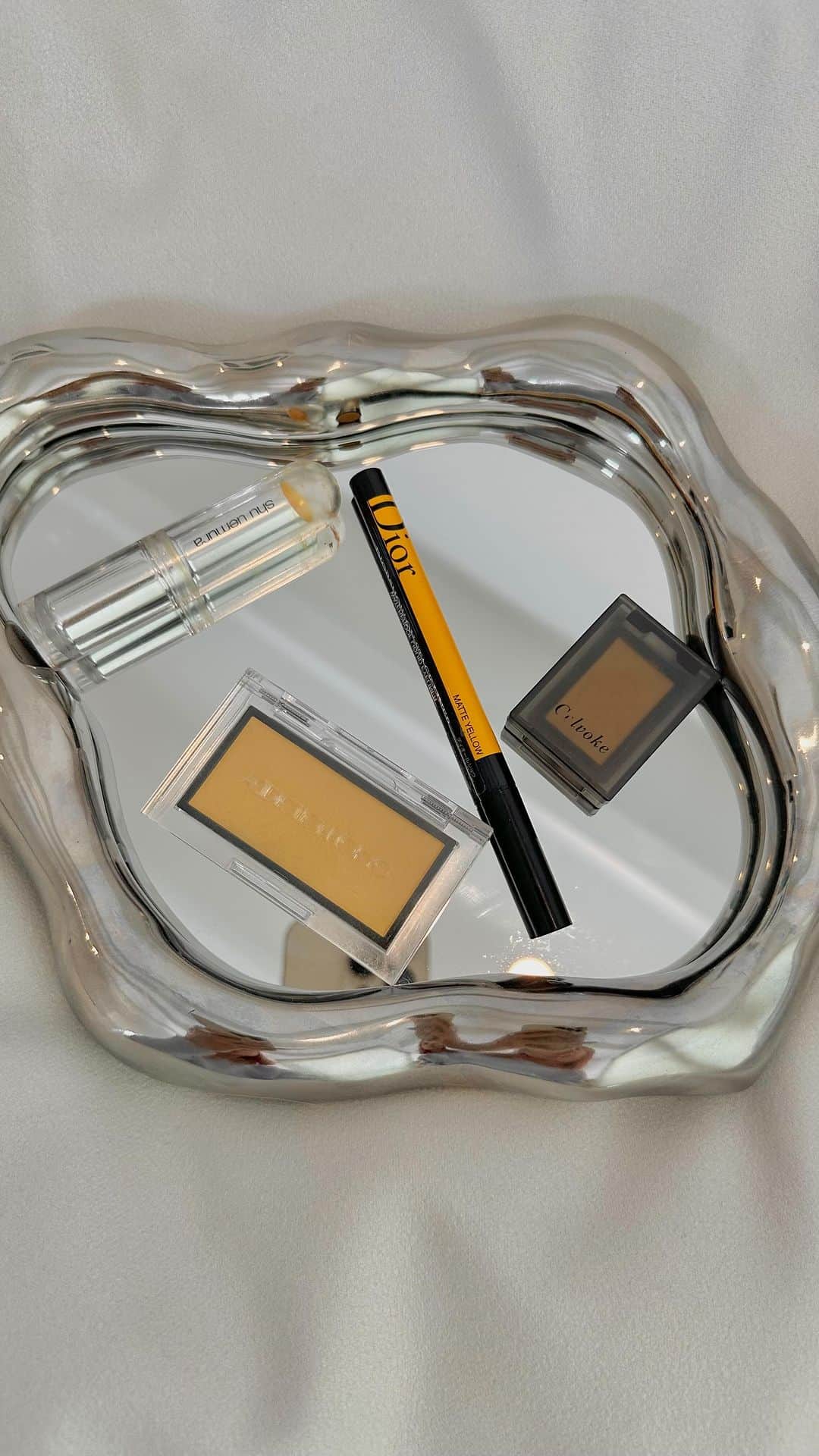 三苫愛のインスタグラム：「5.30 Yellow makeup」