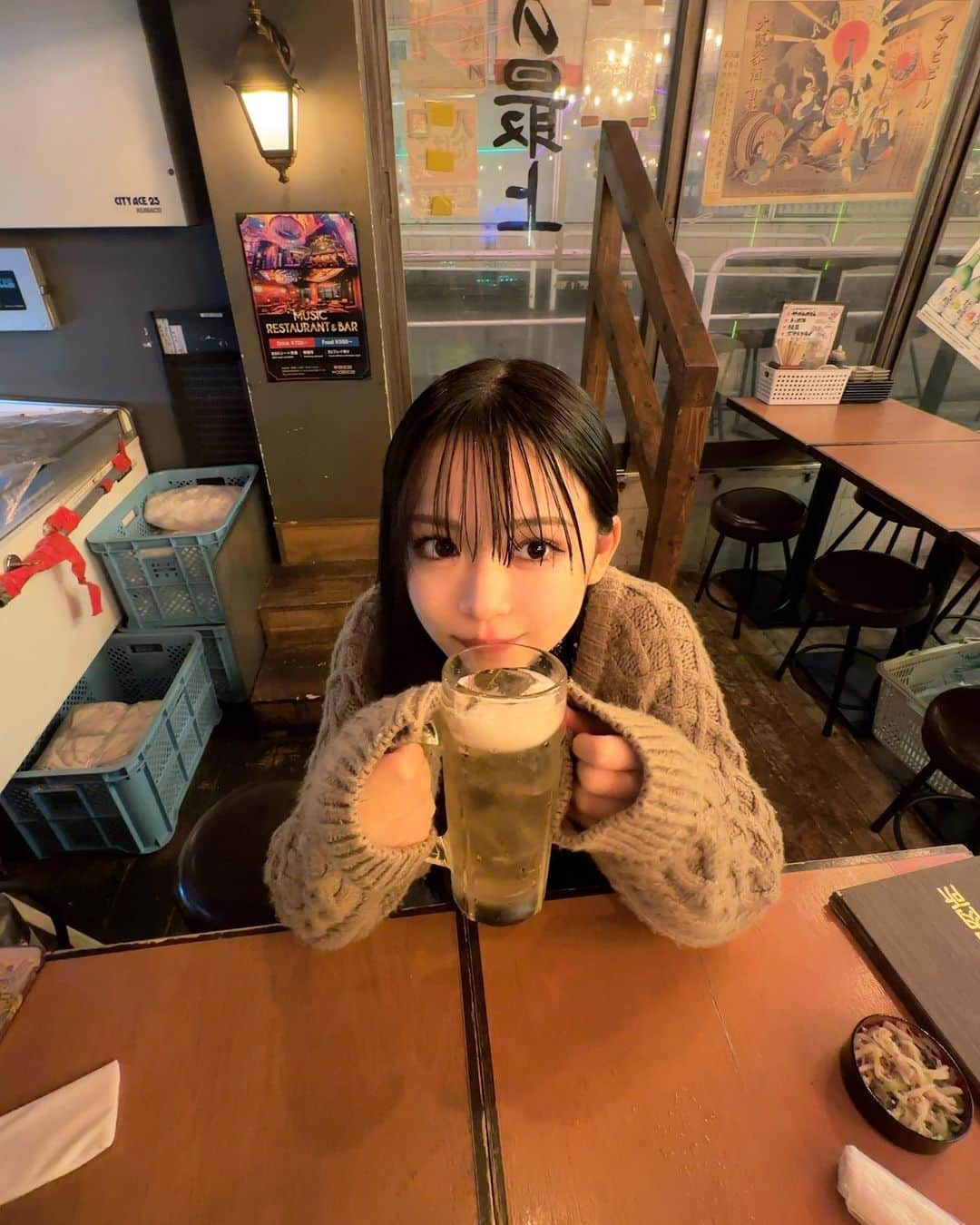 田中梨瑚さんのインスタグラム写真 - (田中梨瑚Instagram)「・  好きなお酒はハイボールです。  あとたまにビールも飲む。  お酒は強くないけどすき。」5月30日 23時35分 - riko_2768