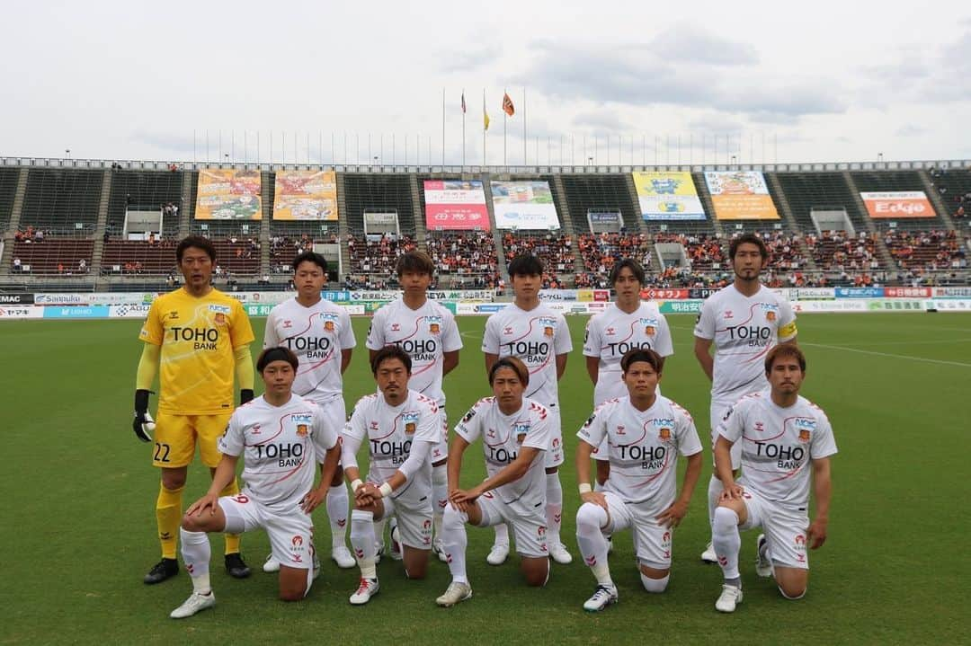 大武峻さんのインスタグラム写真 - (大武峻Instagram)「vs 愛媛FC 1-0 WIN . 全員でハードワークして勝ち取った勝利！ まだまだ昇格争いに食らいついていきます！ ． ． #明治安田生命j3リーグ #福島ユナイテッド #愛媛FC #44 #大武峻」5月30日 23時37分 - obu_shun