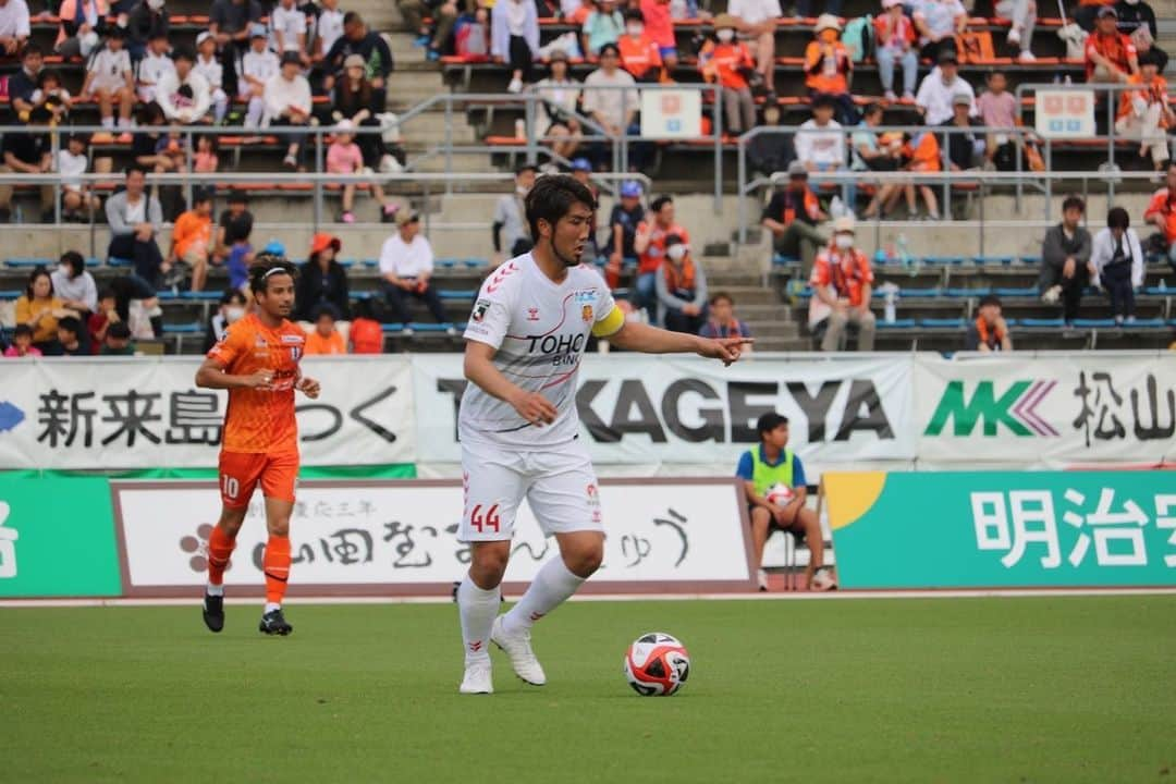 大武峻さんのインスタグラム写真 - (大武峻Instagram)「vs 愛媛FC 1-0 WIN . 全員でハードワークして勝ち取った勝利！ まだまだ昇格争いに食らいついていきます！ ． ． #明治安田生命j3リーグ #福島ユナイテッド #愛媛FC #44 #大武峻」5月30日 23時37分 - obu_shun