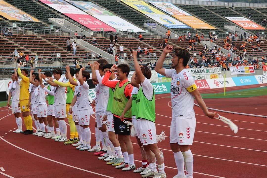 大武峻さんのインスタグラム写真 - (大武峻Instagram)「vs 愛媛FC 1-0 WIN . 全員でハードワークして勝ち取った勝利！ まだまだ昇格争いに食らいついていきます！ ． ． #明治安田生命j3リーグ #福島ユナイテッド #愛媛FC #44 #大武峻」5月30日 23時37分 - obu_shun