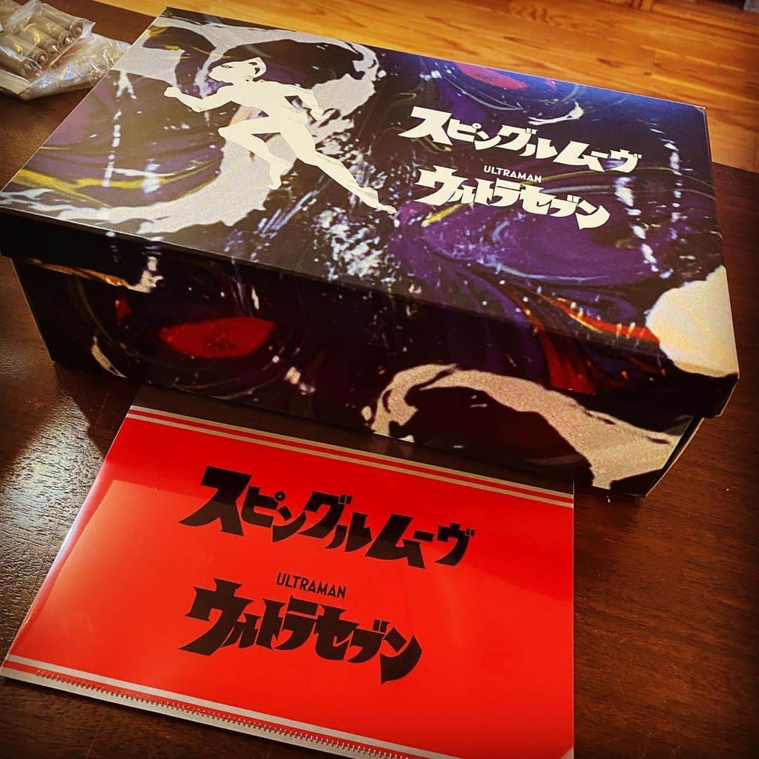 関智一のインスタグラム：「買ってしまった〜！ 好きなメーカーと好きな作品のコラボ！  #すぴんぐるむーぶ  #ウルトラセブン」
