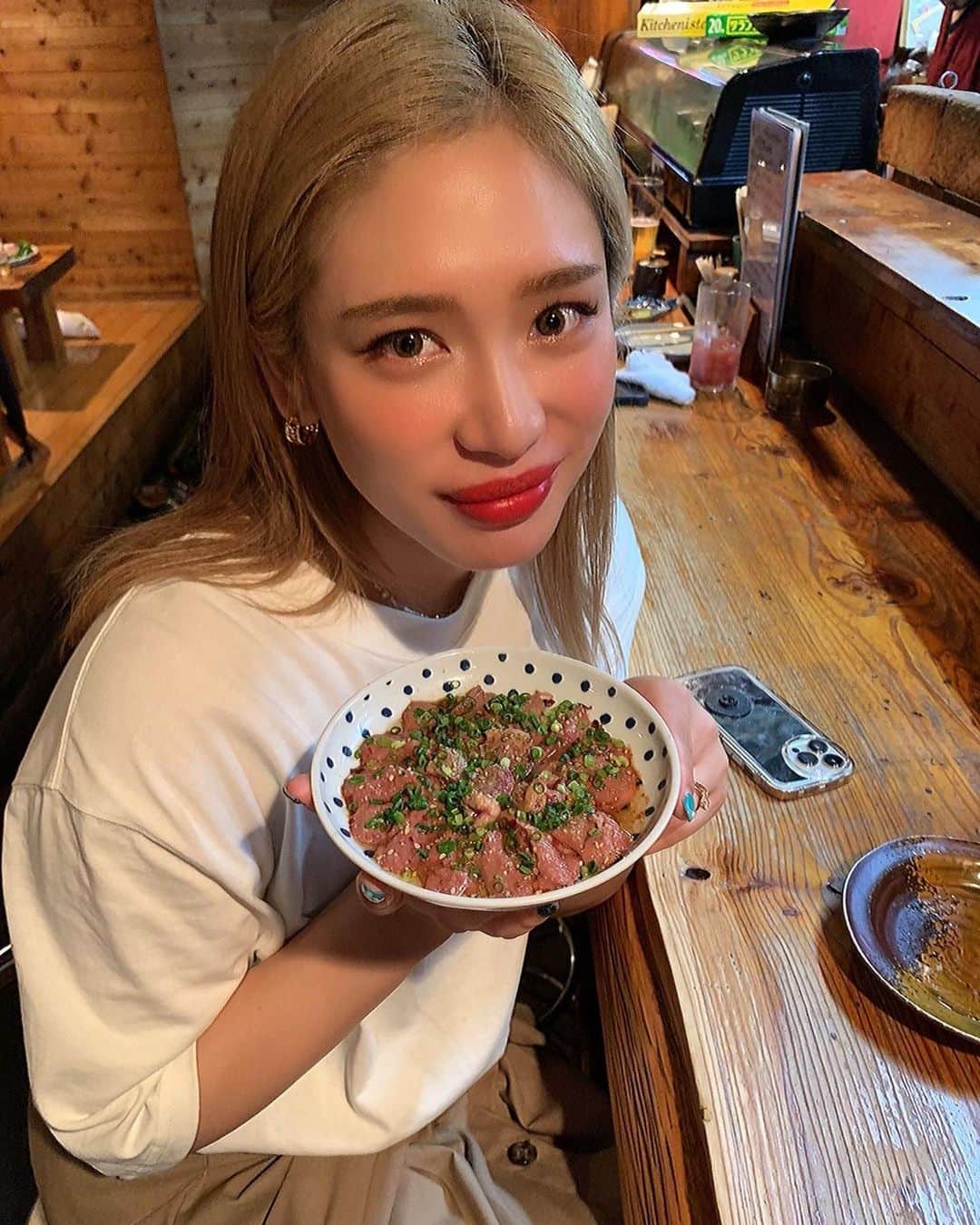 acaneのインスタグラム：「・ おいちかった、きんしゃい🐔💞  レバーはもう殿堂入りで 壱岐産の牡蠣優勝すぎた🦪✌️  #ふーずばーきんしゃい #きんしゃい #福岡グルメ #博多グルメ」