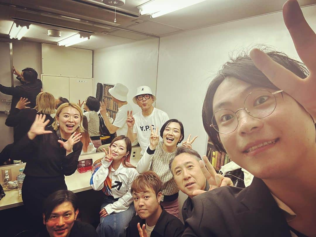 岡田梨沙さんのインスタグラム写真 - (岡田梨沙Instagram)「🎼教えて建さん！第12夜  今回はめずらしく邦楽の昭和歌謡曲もたくさんの名曲オンパレード。 楽しいのはもちろんですが、建さんと演奏をしていると本当にいろんなことに気付かされます。。。 かみしめながらも今回も楽しみました😎 満員御礼、ありがとうございました！  ゲストVo #荒牧陽子 Bass #吉田建 Drums #岡田梨沙 Piano #金井央希 Guitar #小島翔 Sax #河村緑 Vo #陣内大蔵 Vo #磯飛健太 PA #坂元達也」5月30日 23時49分 - risarisapurdie