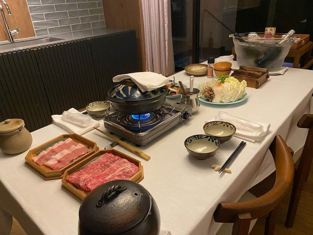 落合由佳さんのインスタグラム写真 - (落合由佳Instagram)「.✳︎ 4月、ゆっくりお休みを頂き、沖縄旅行へ🌺宿泊した所がとても素敵で、感動したので今更ですがpost🥹✨  沖縄県恩納村のスモールラグジュアリーホテル「UMITO PLAGE The Atta Okinawa」。 コンセプトがオールスイートだけあって、テラスにはプライベートプールがあるんです🏊 夜は、お部屋食でアグー豚🐖💕本当に美味しかったし、朝の便で入って、午後スルー⛳️からのチェックインだったので、ゆっくり出来て良かったです🥰  .... UMITO PLAGE The Atta Okinawa 〒904-0402　沖縄県国頭郡恩納村字安富祖1894番地1 ......... @umito_hj  #沖縄 #沖縄旅行 #沖縄リゾート #プール付きヴィラ #恩納村 #umitoplagetheattaokinawa  . . 台風の被害が最小限でありますように…🌀🙏 . .」5月30日 23時55分 - yuka.ocha