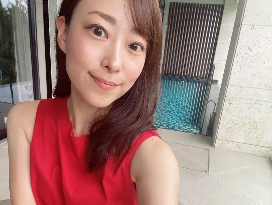 落合由佳さんのインスタグラム写真 - (落合由佳Instagram)「.✳︎ 4月、ゆっくりお休みを頂き、沖縄旅行へ🌺宿泊した所がとても素敵で、感動したので今更ですがpost🥹✨  沖縄県恩納村のスモールラグジュアリーホテル「UMITO PLAGE The Atta Okinawa」。 コンセプトがオールスイートだけあって、テラスにはプライベートプールがあるんです🏊 夜は、お部屋食でアグー豚🐖💕本当に美味しかったし、朝の便で入って、午後スルー⛳️からのチェックインだったので、ゆっくり出来て良かったです🥰  .... UMITO PLAGE The Atta Okinawa 〒904-0402　沖縄県国頭郡恩納村字安富祖1894番地1 ......... @umito_hj  #沖縄 #沖縄旅行 #沖縄リゾート #プール付きヴィラ #恩納村 #umitoplagetheattaokinawa  . . 台風の被害が最小限でありますように…🌀🙏 . .」5月30日 23時55分 - yuka.ocha