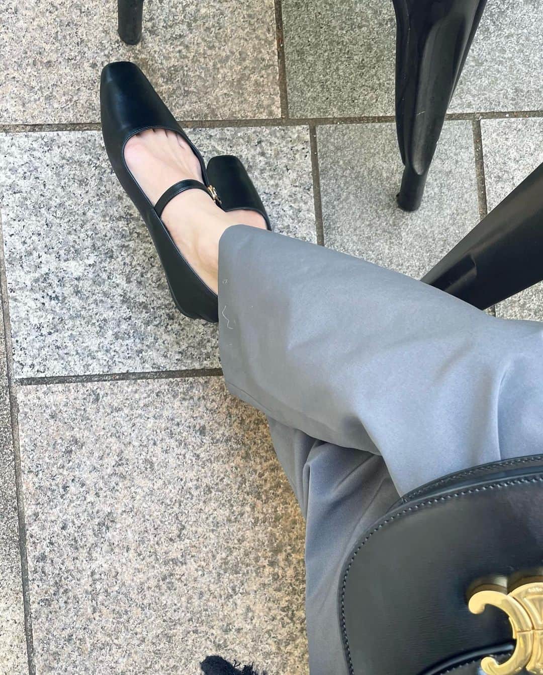 Aoiさんのインスタグラム写真 - (AoiInstagram)「かわいいお靴👠 柔らかいフラットパンプス様々でございます🙇‍♀️ ストラップあり始めてゲットした。  @fabbyfabby_tokyo」5月30日 23時55分 - aoioa