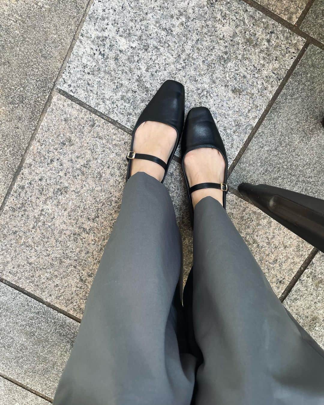 Aoiさんのインスタグラム写真 - (AoiInstagram)「かわいいお靴👠 柔らかいフラットパンプス様々でございます🙇‍♀️ ストラップあり始めてゲットした。  @fabbyfabby_tokyo」5月30日 23時55分 - aoioa