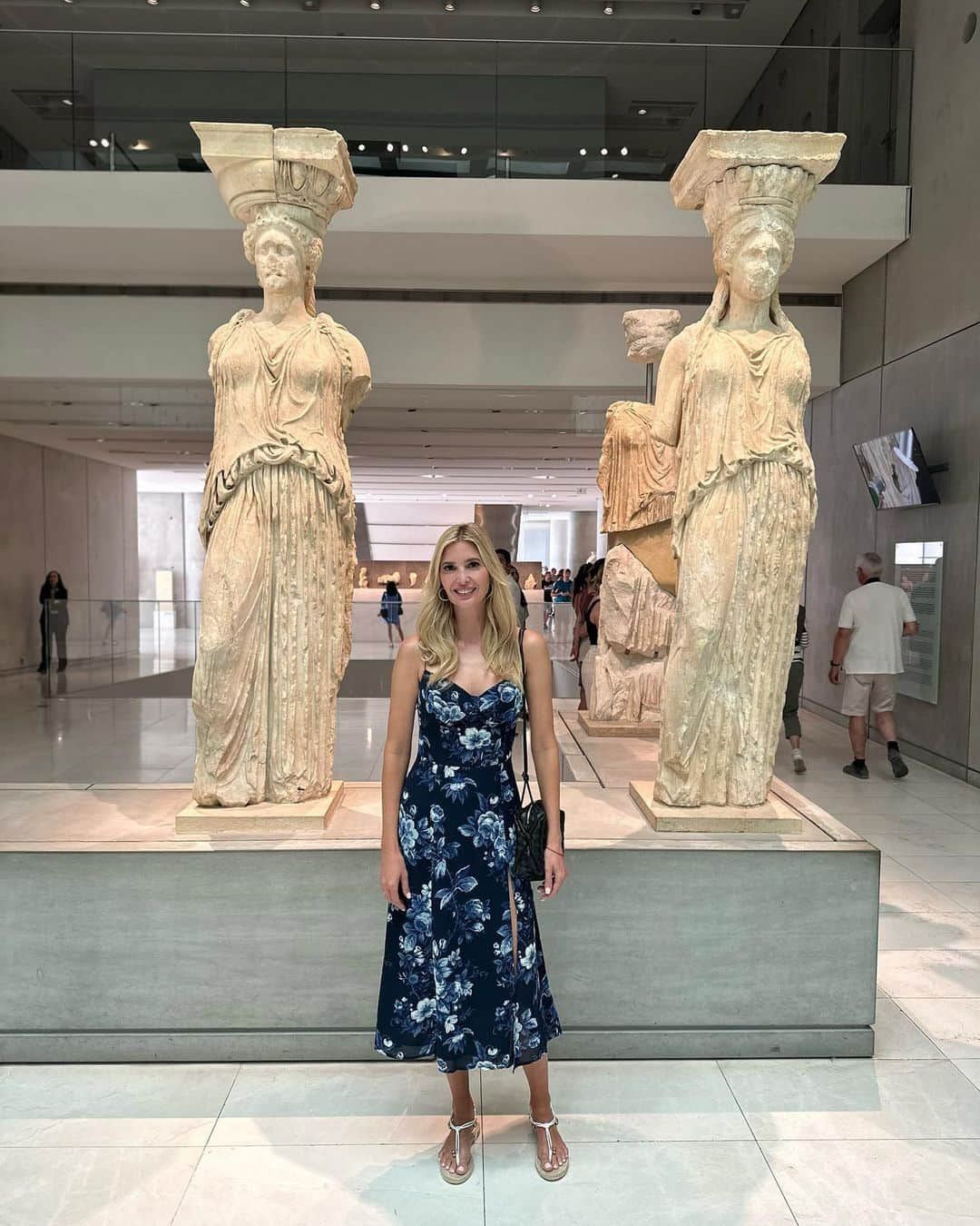 イヴァンカ・トランプさんのインスタグラム写真 - (イヴァンカ・トランプInstagram)「🇬🇷🌀🧿🤍🌞✨🏛️🌿  Exploring the Acropolis in Athens! 🇬🇷✨  The Acropolis is a testament to the incredible achievements of ancient Greek civilization and their enduring legacy. It's a place where history comes alive, transporting you back in time to an era of myth, philosophy, and cultural brilliance.   Standing atop this ancient citadel, surrounded by iconic structures like the Parthenon and the Erechtheion, I was awe-inspired by the incredible power of human ingenuity.  The panoramic views of Athens from the Acropolis were breathtaking, offering a mesmerizing blend of ancient and modern cityscapes. It's a sight that will forever be etched in my memory 💙💙💙  P.S. Go Miami Heat ! 🔥」5月31日 0時09分 - ivankatrump