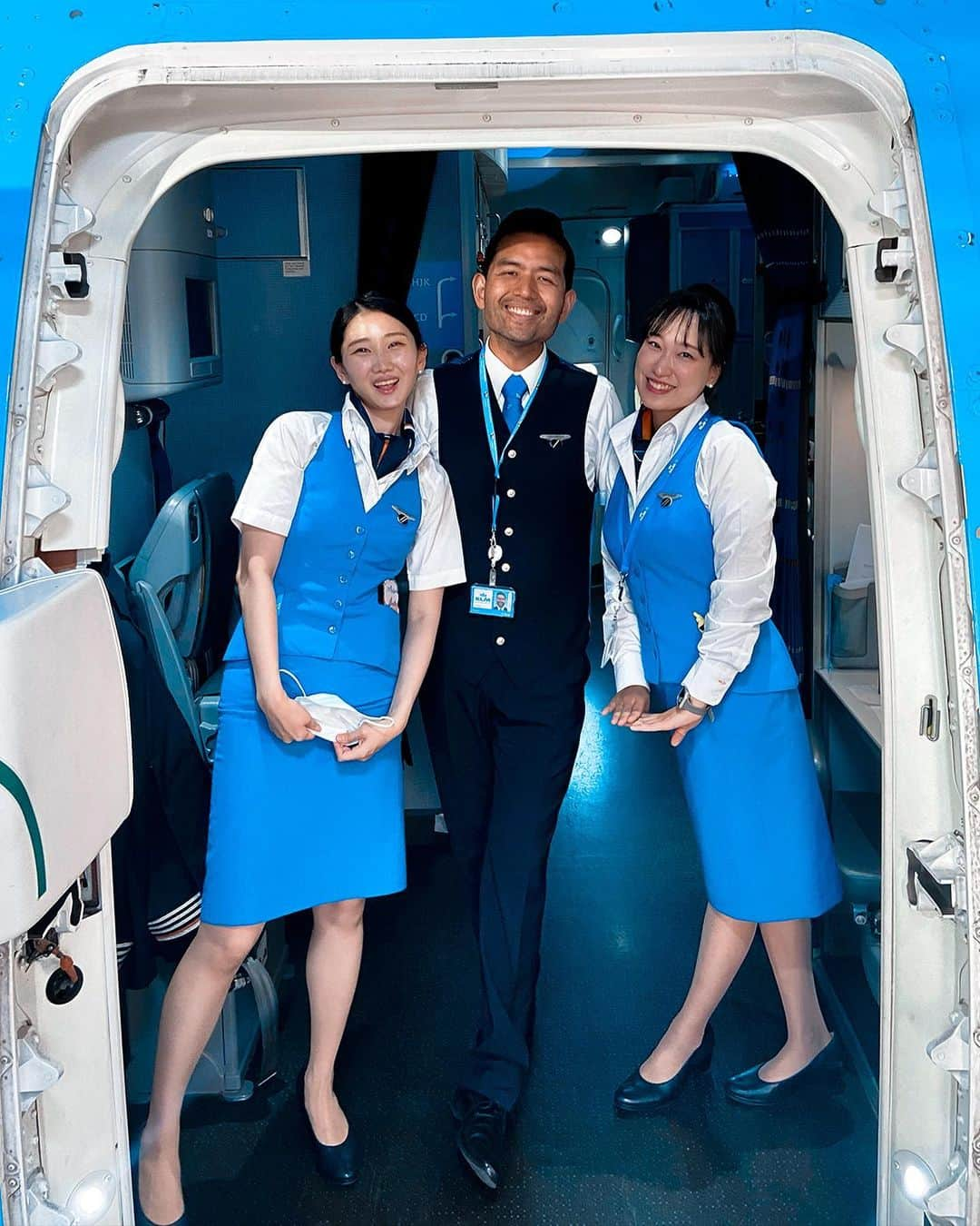 KLMオランダ航空さんのインスタグラム写真 - (KLMオランダ航空Instagram)「Shoutout to our crew who bring warmth, care, and smiles to the skies! From take-off to landing, they make every journey unforgettable. Thank you! ✈️ 💙✨   #InternationalFlightAttendantsDay #FlightAttendantsDay #KLM #royaldutchairlines #cabincrew」5月31日 21時04分 - klm