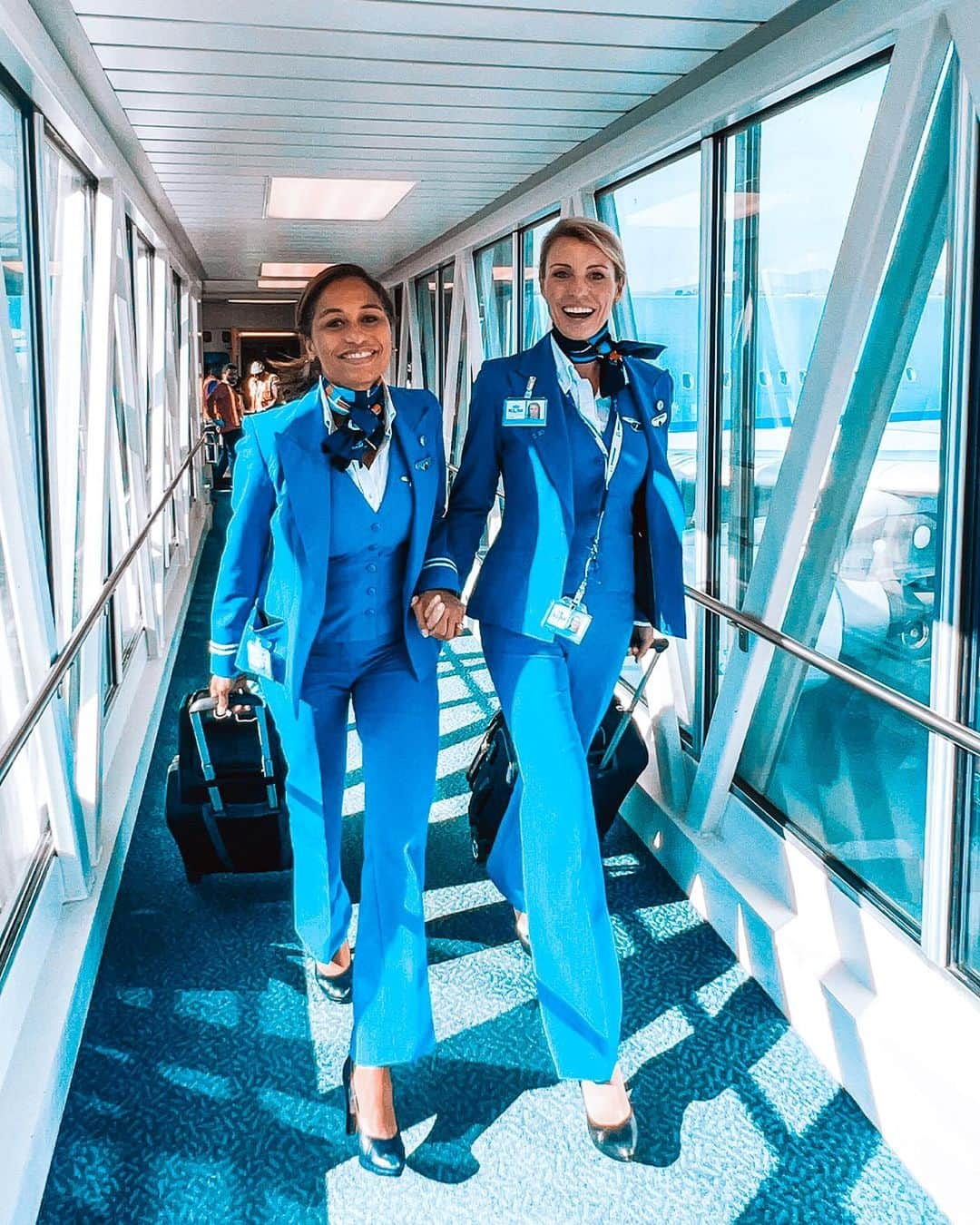 KLMオランダ航空さんのインスタグラム写真 - (KLMオランダ航空Instagram)「Shoutout to our crew who bring warmth, care, and smiles to the skies! From take-off to landing, they make every journey unforgettable. Thank you! ✈️ 💙✨   #InternationalFlightAttendantsDay #FlightAttendantsDay #KLM #royaldutchairlines #cabincrew」5月31日 21時04分 - klm