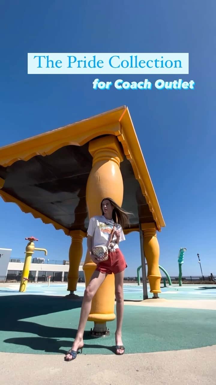 コーチのインスタグラム：「Out is the perfect ‘fit. 🏳️‍🌈❤️🏳️‍⚧️ #CoachOutlet #CoachPride」