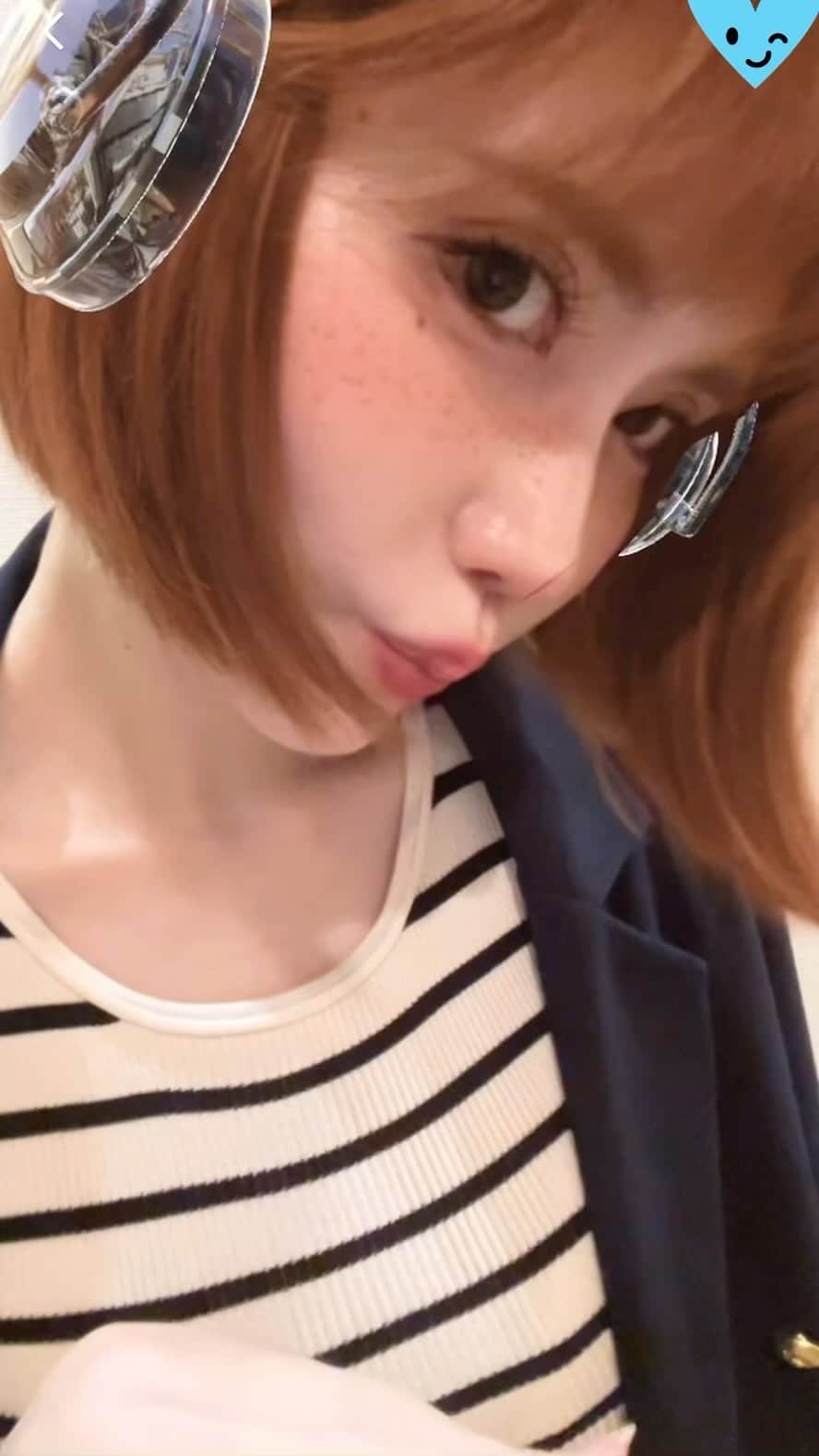 南キカのインスタグラム：「おはようございませ🫡 髪オレンジっぽくなったから そばかすフィルタ🍊🧡𓈒 𓂂𓏸  ぶりっこ。」