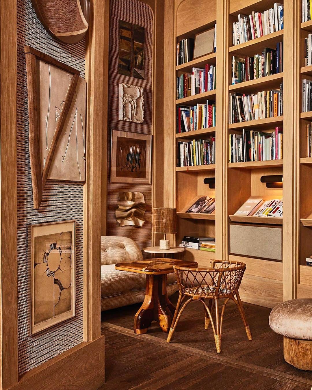 ケリーウェアスラーのインスタグラム：「WELL-READ XK」