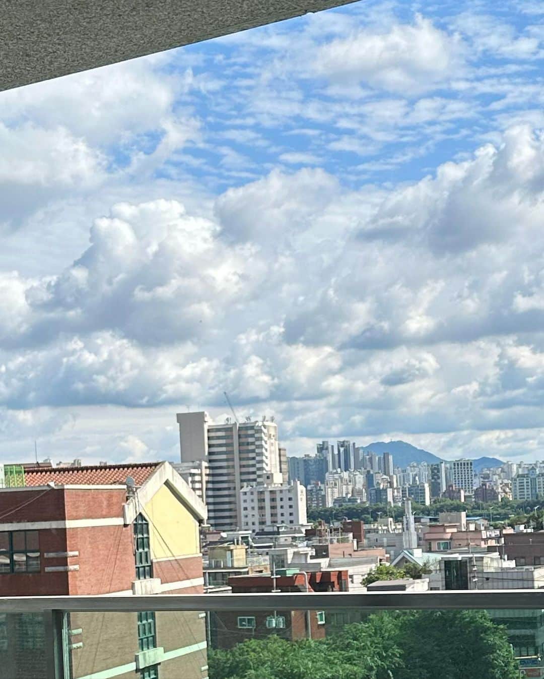 ナムグン・ミンさんのインスタグラム写真 - (ナムグン・ミンInstagram)「사무실 왔다가 날씨가 너무 좋아서 함께한날🥂🍺❤️」5月31日 10時30分 - min_namkoong