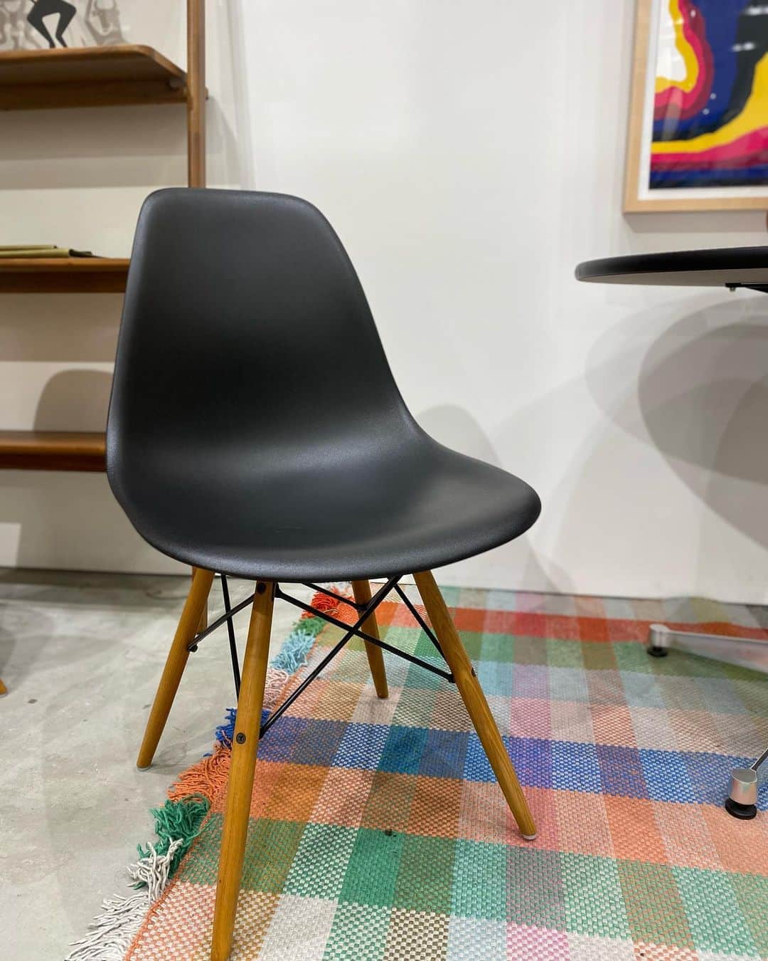 播戸竜二さんのインスタグラム写真 - (播戸竜二Instagram)「『ハーマンミラー』 ・ @hermanmillerjapan  ・ 気に入りました！ ・ 座り心地も最高！ テーブルは黒にしようかな！ ・ 家具は大好きです！ ・ 少しずつ好きな家具を！ ・ ・ #ハーマンミラー #イームズ #セットアップはテンシャル」5月31日 10時23分 - ryuji_bando