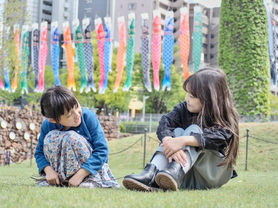 東京カメラガールズさんのインスタグラム写真 - (東京カメラガールズInstagram)「4/16(日) サポーターズメンバー マスミさん企画のイベント 『ノリタケの森で親子撮影会』が愛知県名古屋市で開催されました。  「愛知県でのカメライベントが少ないので、カメラ好きな皆さんと新しい繋がりが出来たらいいな✨」との思いから企画してくれました👏💕  ノリタケの森には赤レンガ棟や新緑が楽しめる撮影スポットがいっぱい✨ この時期は鯉のぼりスポットもあって、親子撮影がさらに楽しくなりますね🎏  「子どもと一緒に参加できる企画が嬉しかったです。子どもを中心に穏やかな時間を過ごせました。」 「子どももとても楽しかったそうなので、また遊びたいと言っています。また一緒に撮影会しましょう！」 と嬉しい声が沢山届いています。  全国各地で沢山のイベントを企画中！ ぜひプロフィール欄のcamell（カメル）公式WEBサイトからぜひチェックしてみてくださいね😊  初めての方も大歓迎✨ ご参加お待ちしております📷💕  _______________ ■camellとは？ 12,000人が参加するカメラ女子コミュニティカメラガールズが、 camell（カメル）になりました。 ＼メンバー大募集中／ @cameragirls_jp _______________ ■camelltownとは？ camellとしての活動をさらに楽しむための写真コミュニティ。 毎月10以上のイベントや、講座、コラボ企画などを実施中！ ＼第二期メンバー募集中／ @camelltown _______________ ■camellhouseとは？ @camellhouse camellが運営する写真のアトリエのようなおうち。camelltownメンバーになると、使い放題になります。1Fは店舗準備中！ 公式キャラクターまめるが住んでいます。 東京江東区亀戸5-24-24 JR総武線 亀戸駅から徒歩6分 . . /////////////////////////////////////////// ▼ご興味があれば camell(カメル)WEBサイトから無料登録をお願いします😊  #camell #カメル #camelltown #camellhouse #まめる #🐻 #camell会報誌 #サポーターズレポート #ノリタケの森 #親子カメライベント #親子イベント」5月31日 10時27分 - tokyocameragirls