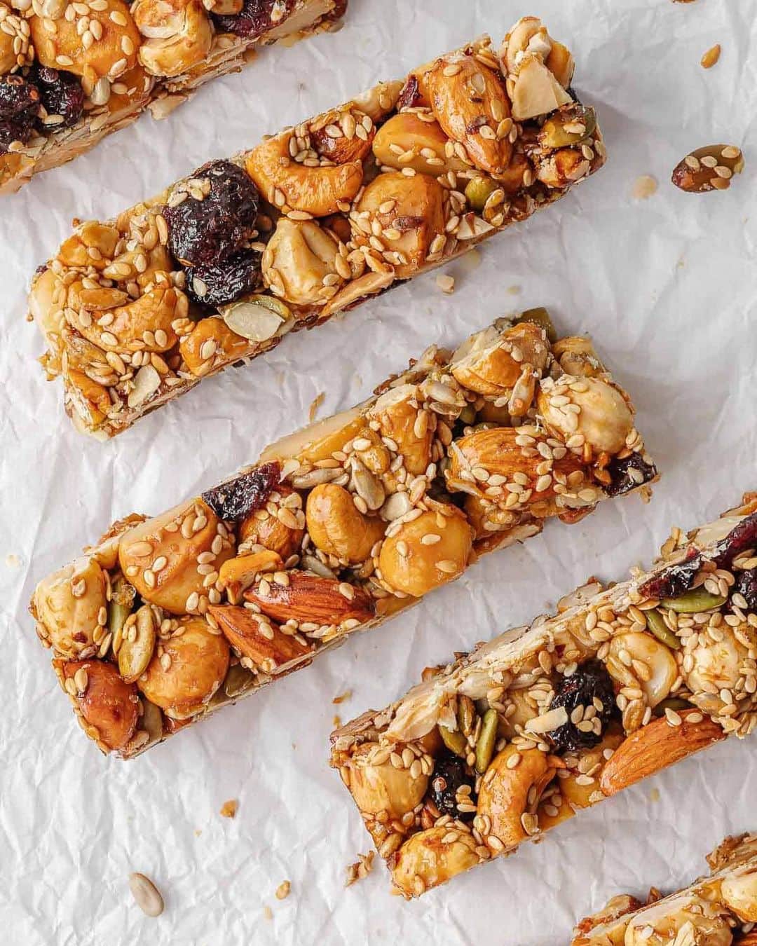 Easy Recipesのインスタグラム：「If you love nuts and crave sweet and salty snacks, these Fruit and Nut Bars are for you. Seed and nut bars are a good source of protein, fiber, and healthy fats, and they contain a variety of vitamins and minerals. This KIND bar copycat recipe is made with various seeds and nuts and sweetened with dried cranberries and a touch of honey!  Full recipe link in m bio @cookinwithmima  https://www.cookinwithmima.com/homemade-fruit-and-nut-bars/」