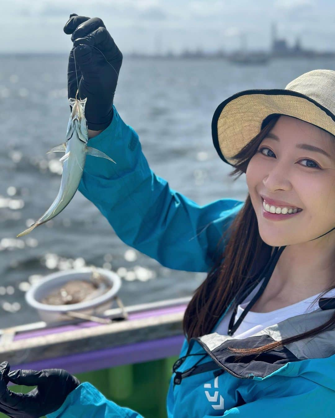 富士村彩花のインスタグラム：「・ ⁡ LTアジ釣り教室で釣ったアジ✨ ⁡ 絶対に絶対にアジフライが食べたい！と最初から決めてたので（笑）張り切ってたくさん揚げちゃいました😊🙌 ⁡ もちろんタルタルソールたっぷりで💓 ⁡ ⁡ #釣りガール  #釣り女子  #釣りたガール  #釣りモデル  #釣り女  #道産子アングラー  #釣り好き  #船釣り  #海釣り  #釣りが好き #オフショア #釣り好きと繋がりたい #釣り好きな人と繋がりたい  #fishinggirl #DAIWA #ダイワ #フィールドテスター #林良一 テスター #船チーム #FUNETEAM #船最前線 #富士村彩花」