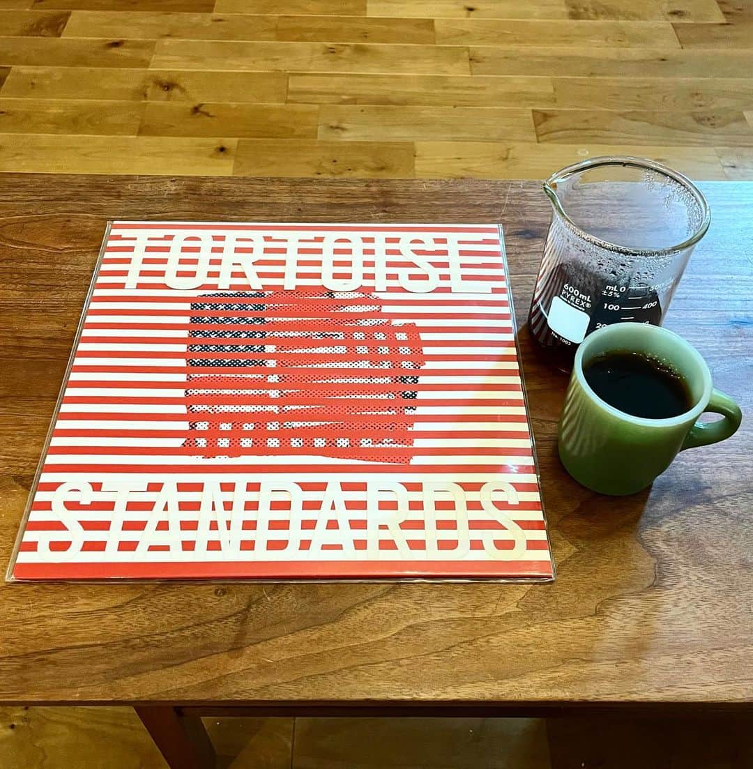 のインスタグラム：「レコーディング前にちょいと今日焼いた豆のチェック！ #コーヒーとレコード」