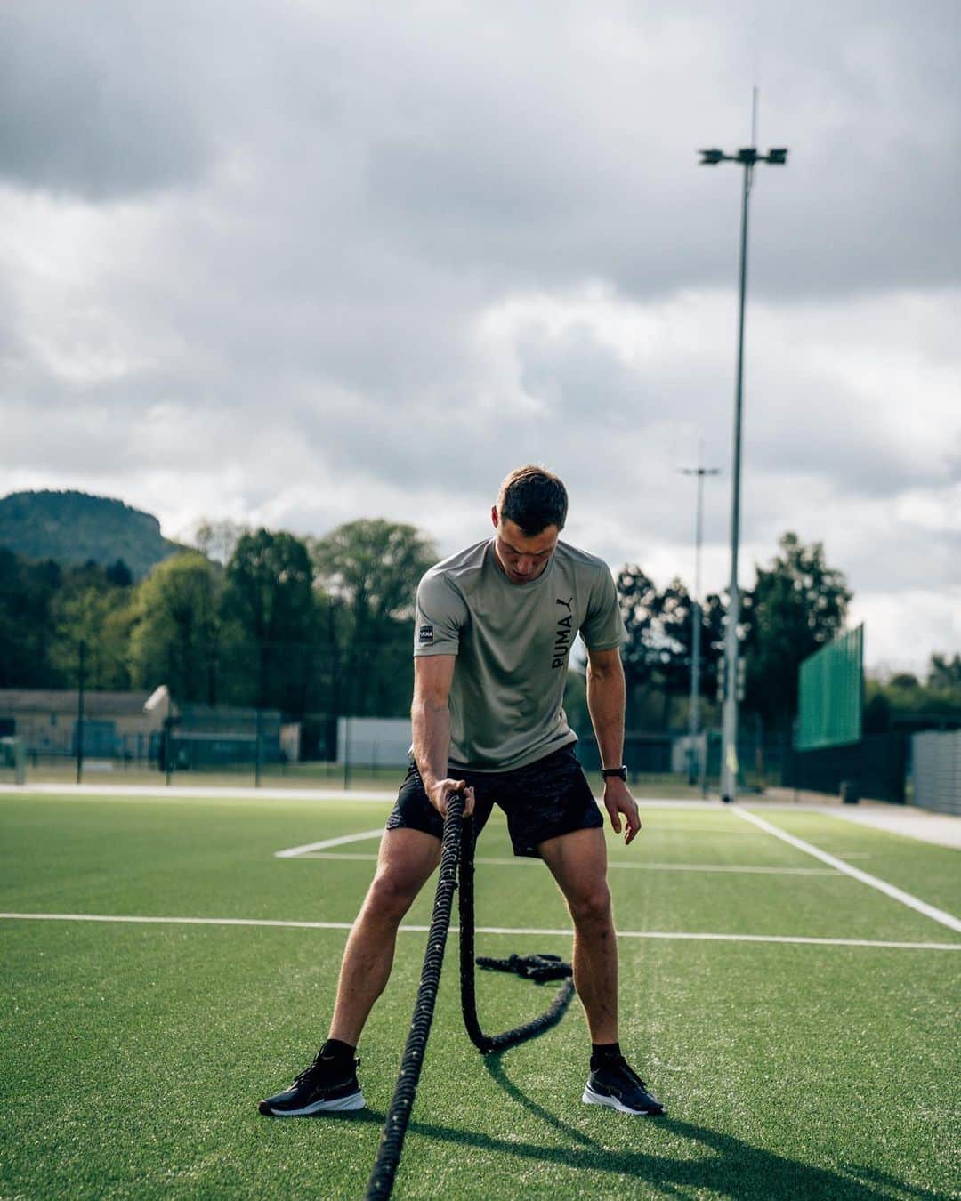 トーマス・レーラーのインスタグラム：「Workday. 📈  What was your workout today?   #trackandfield #workout #workmode #battlerope #speedwork #throws」