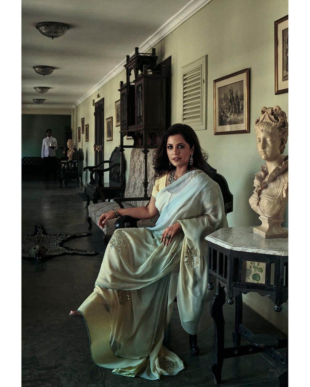 マリオ・テスティーノのインスタグラム：「A BEAUTIFUL WORLD INDIAN ELEGANCE _ ELEGANCIA DE LA INDIA  1st Image Rani Uttara Kumari  2nd  Raghvendra Rathore  3rd Image Maharani Saheb Pritideviji of Kutch  4th Image Maharaja Samarjitsinh Gaekwad of Baroda  5th Image Mriganka Singh of Jammu & Kamshmir  A Beautiful World, India, 2018」
