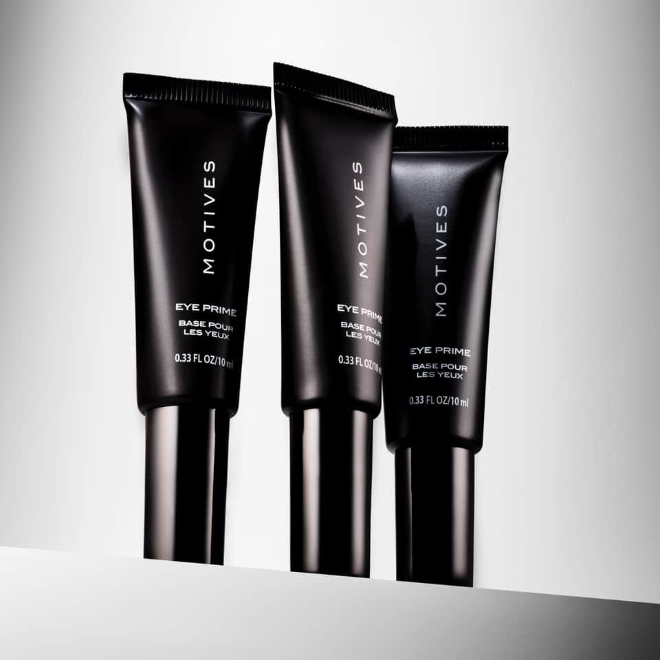 Motives Cosmeticsのインスタグラム：「Level up your eyeshadow game with this little tube of magic that keeps your colors vibrant and crease-free all day long.」