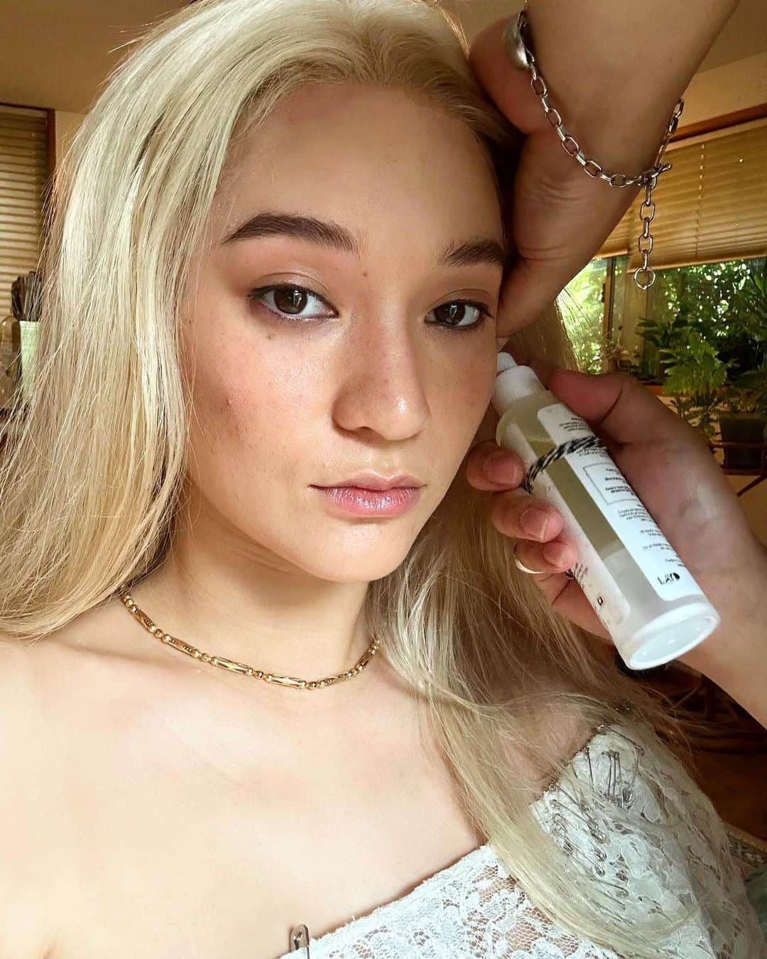 松岡モナさんのインスタグラム写真 - (松岡モナInstagram)「I was wondering if I could pull off being a blonde💁🏼‍♀️💛 Might consider after breast feeding?👼🏻🍼 @ryunoshin_tomoyose killed it❤️‍🔥」5月31日 2時07分 - monamatsuoka