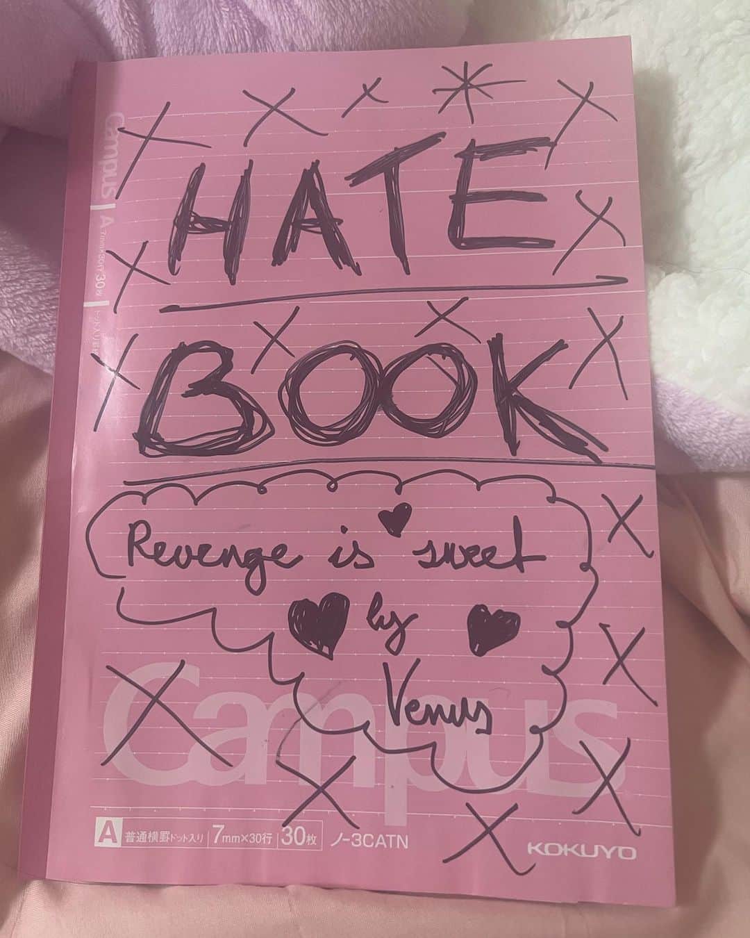 ビーナス・アンジェリックのインスタグラム：「oh god I’m overworked and manic this account will forever stay my weird ass diary account  if I make actual, valuable content I’ll make a new page and behave. Yes I will BEHAVE because my fangelics need useful resources and not Venus’ screams into the void.」