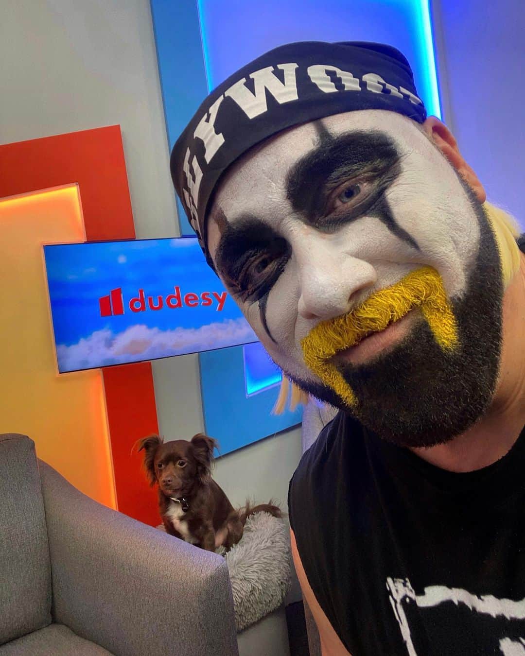 ウィル・サッソのインスタグラム：「Hollywood Hulk Crowgan. Today on @dudesypodshow.  ␚DUDESY IS THE FIRST EVER PODCAST RUN BY ARTIFICIAL INTELLIGENCE. SUBSCRIBE TO DUDESY ON SPOTIFY, APPLE, YOUTUBE, AND PATREON. NEW EPISODES TUESDAY.␚」
