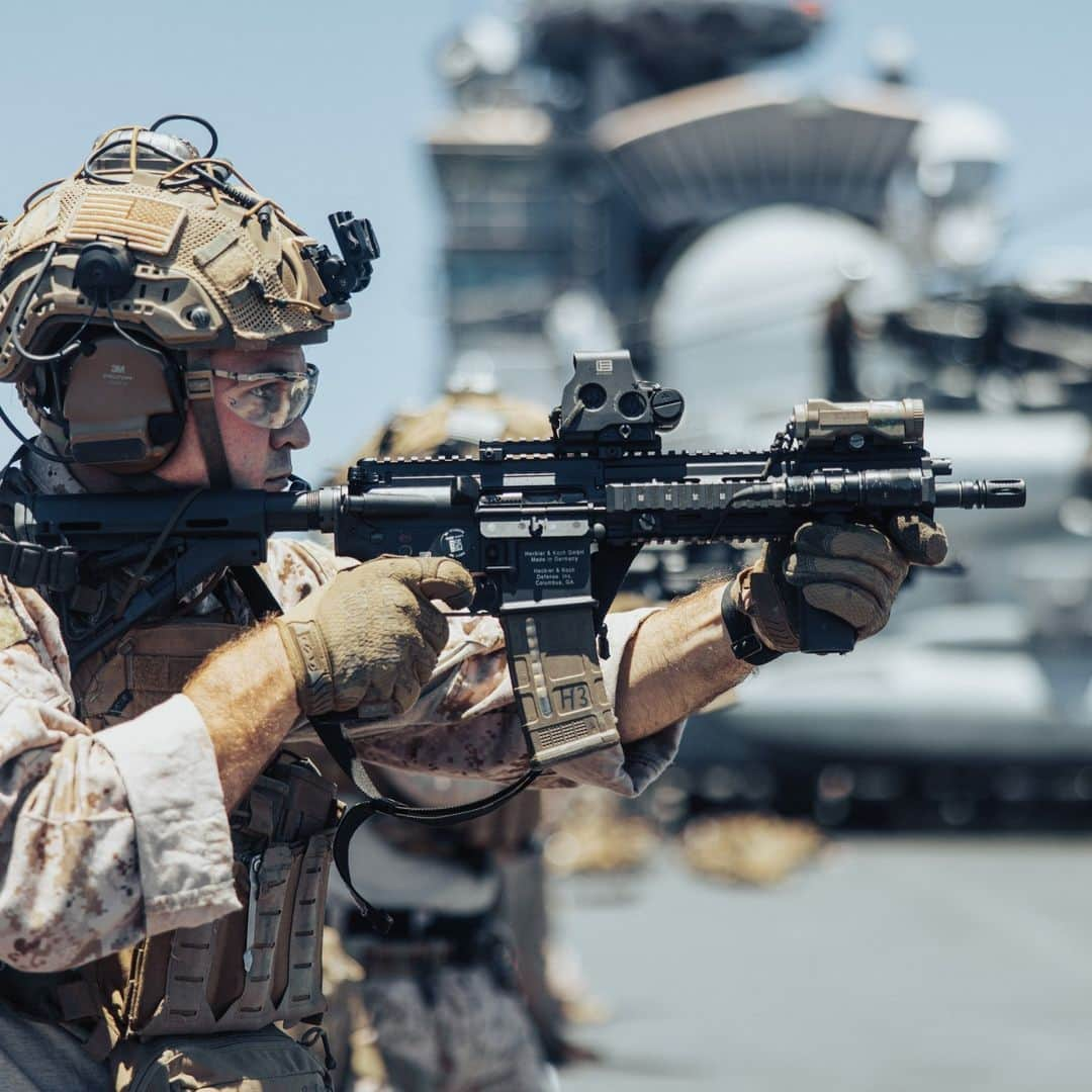 アメリカ海兵隊さんのインスタグラム写真 - (アメリカ海兵隊Instagram)「💥💥💥  📍 Atlantic Ocean (May 28, 2023)  #Marines with the @26meu conduct a live fire range aboard the amphibious assault ship #USSBataan  during a Composite Training Unit Exercise (C2X).   The range allowed Marines to rehearse multiple tactics and enhanced the lethality of several elements within the MEU. C2X is the last exercise in the Pre-deployment Training Program for the Bataan Amphibious Ready Group.  📷 (U.S. Marine Corps photo by Cpl. Kyle Jia)  #USMC #26thMEU #Amphibious」5月31日 2時15分 - marines