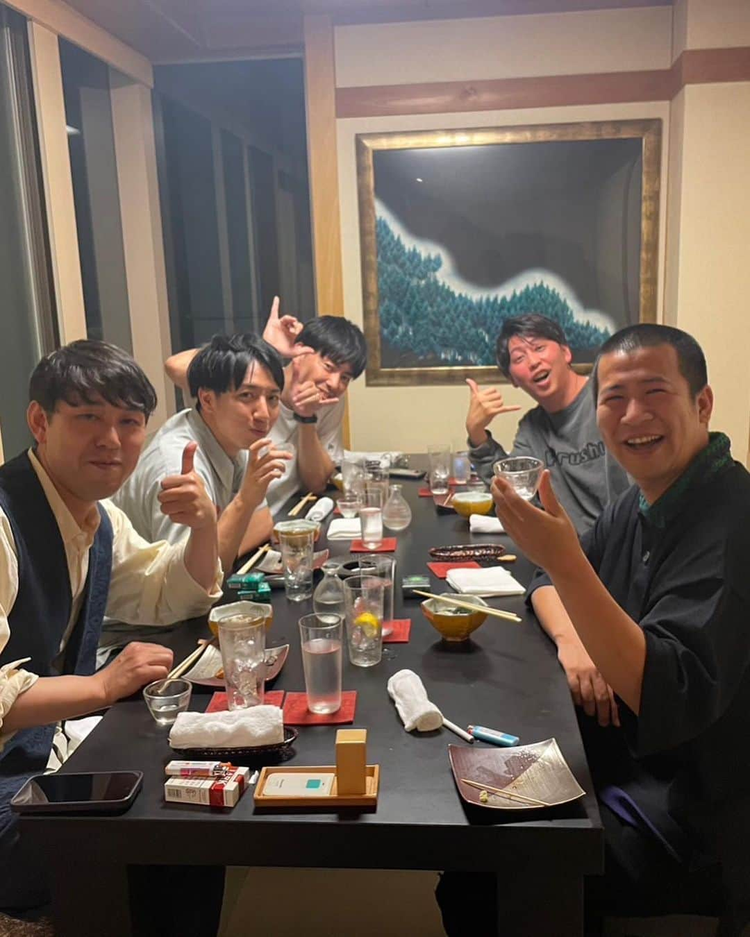 松本竹馬さんのインスタグラム写真 - (松本竹馬Instagram)「ニューヨーク屋敷さんが36万円奢る会、第二回目でした！ 今回は17万円奢ってもらい、残り12万円となりました！ ゴールが寂しいです！ ご馳走様様でしたー！  #ニューヨーク屋敷 #コットン #オズワルド畠中 #そいつどいつ松本竹馬」5月31日 2時16分 - takeuma1831