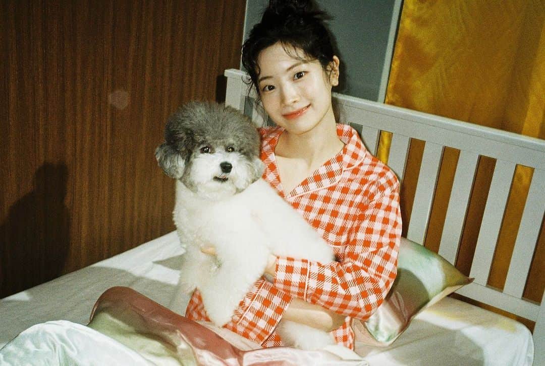 ダヒョンのインスタグラム：「멜프 비하인드📸」