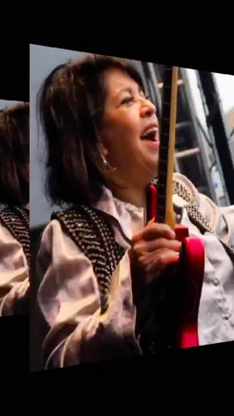 Roberta Mirandaのインスタグラム：「Ah, que show foi esse, cara... sen·sa·ci·o·nal Virada Cultural, tudo lindo. A Rainha fez um show que encantou a todos, muitas músicas, sucessos eternos e músicas novas. Por mais viradas culturais!」