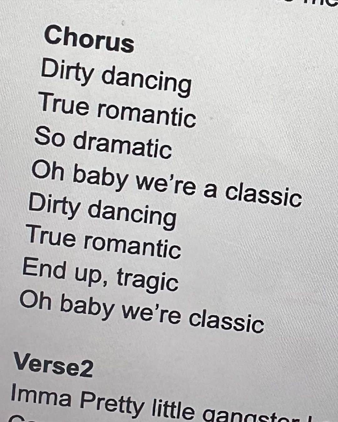 ニーナ・ネスビットさんのインスタグラム写真 - (ニーナ・ネスビットInstagram)「unbelievably excited to have a song I wrote on @IVEstarship ‘s new EP 🖤 out today! written in london with the wonderful @kloe , @celinesvanback & @jeppelondon before it magically transformed into a japanese banger. if anyone speaks the language please let me know what the song is now about 🤭 x」5月31日 3時16分 - ninanesbitt