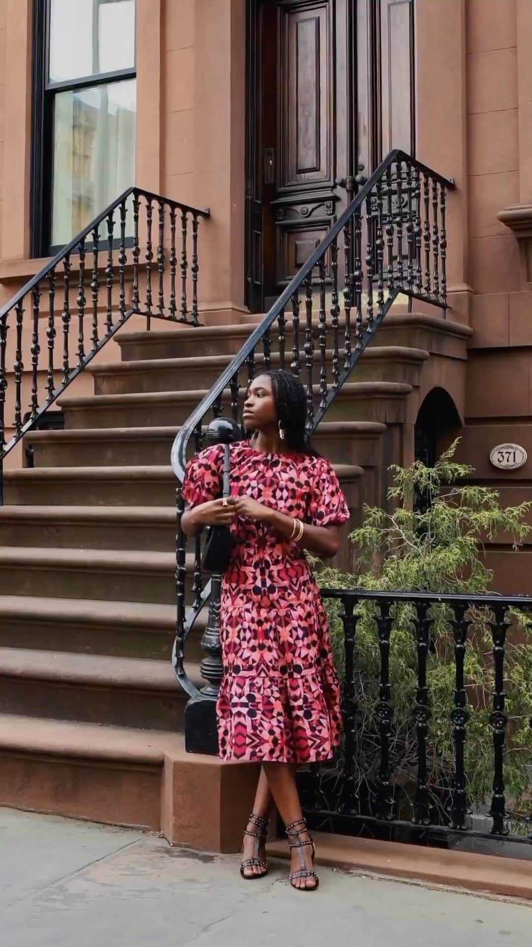のインスタグラム：「Taking style notes from @petitemarienyc ❣️  #summerstyle #occasionwear #ootd #summerstyle #outfitinspo #stylereel #styleinspo」