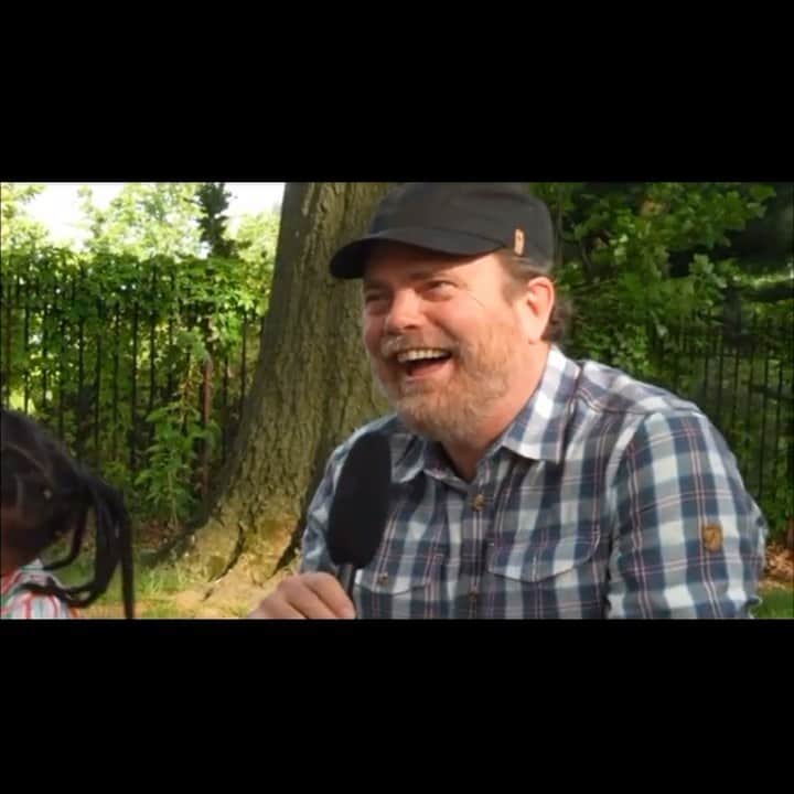 レイン・ウィルソンのインスタグラム：「Chatting #GeographyOfBliss with @recess_therapy   Full video in their YouTube!」