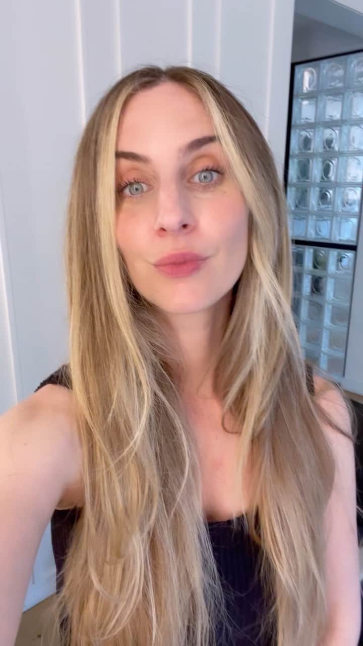 マラ・ロザックのインスタグラム：「PINCH ME! @rozhair Has launched on @goop AHHH! This is a dream come true. Please go check us out!」