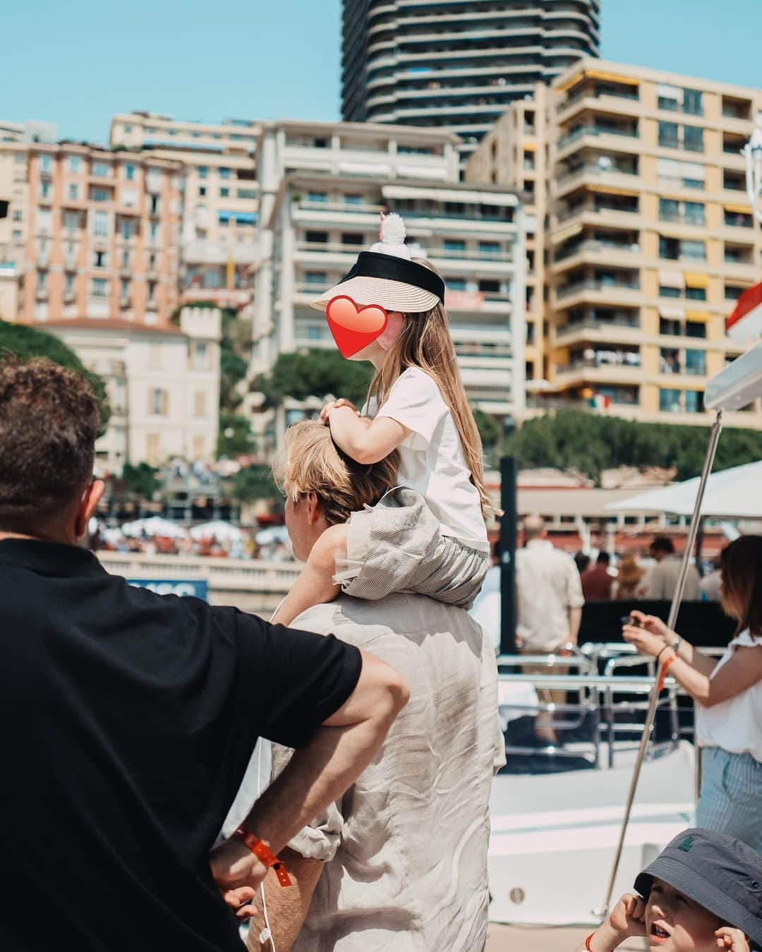 ニコ・ロズベルグさんのインスタグラム写真 - (ニコ・ロズベルグInstagram)「Monaco F1 with @vivianrosberg! Fantastic weekend hosting my own startup event around the track action…bringing together inspiring entrepreneurs who push the limits in the startup world!」5月31日 3時31分 - nicorosberg