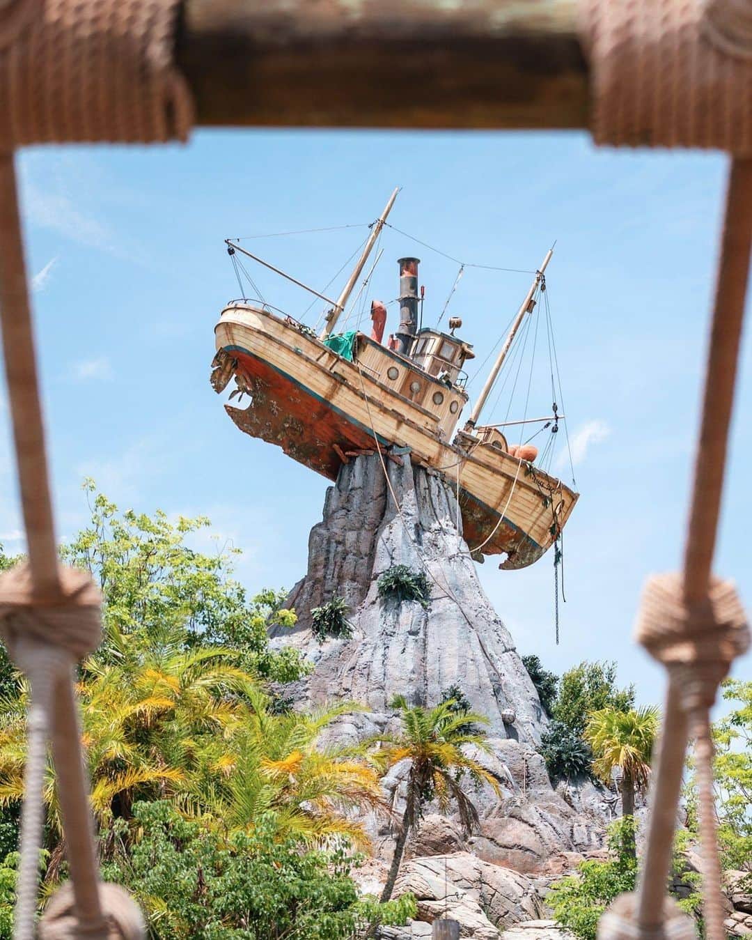 Walt Disney Worldのインスタグラム：「With summer arriving, nothing sounds better than spending time at @disneywaterparks. 🌊 Tag a friend you’re going to make a splash with! (📸: @floridianbrit)」