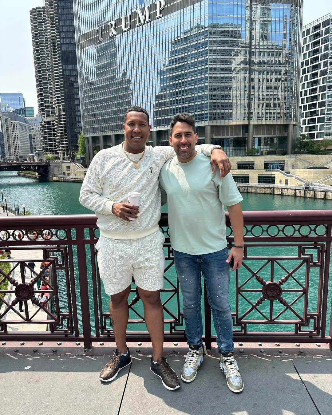 サルバドール・ペレスさんのインスタグラム写真 - (サルバドール・ペレスInstagram)「Que rico es el helado @guillermoarcay #13 #royals #chicago」5月31日 3時42分 - salvadorp13