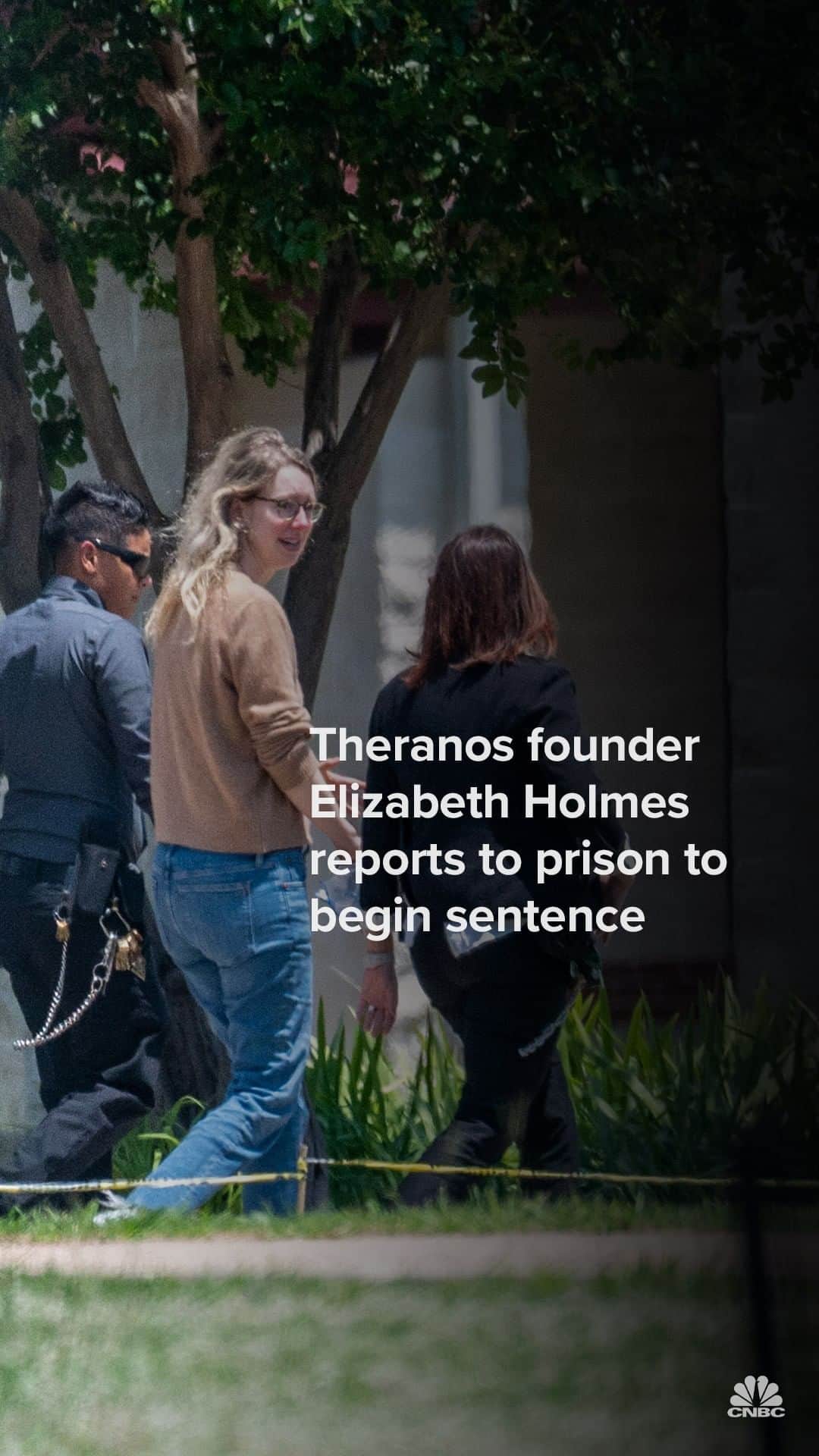 CNBCのインスタグラム：「Disgraced Theranos CEO Elizabeth Holmes reported to prison Tuesday to begin her more than 11-year sentence for defrauding investors about the capabilities of her company's blood-testing technology.  U.S. District Judge Edward Davila ordered Holmes to surrender no later than 2 p.m. local time Tuesday at a minimum-security facility in Bryan, Texas, in a ruling earlier this month. The ruling followed a day after an appeals court rejected Holmes' bid to stay out of prison while she appeals her conviction.  A federal jury in San Jose, California, convicted Holmes on four counts of defrauding investors in Theranos, the company she dropped out of Stanford University to found in 2003. In another ruling this month, Davila ordered Holmes and former Theranos executive Ramesh "Sunny" Balwani pay $452 million in restitution to victims.  Full details: Link in bio.」