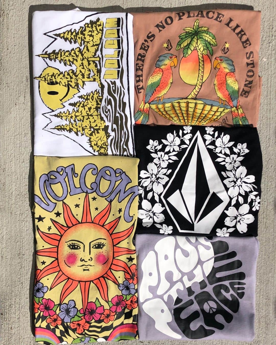 Volcom Women'sさんのインスタグラム写真 - (Volcom Women'sInstagram)「We got a graphic for everyone 🙌 Which one is your favorite?!  vol.cm/womens」5月31日 4時06分 - volcomwomens
