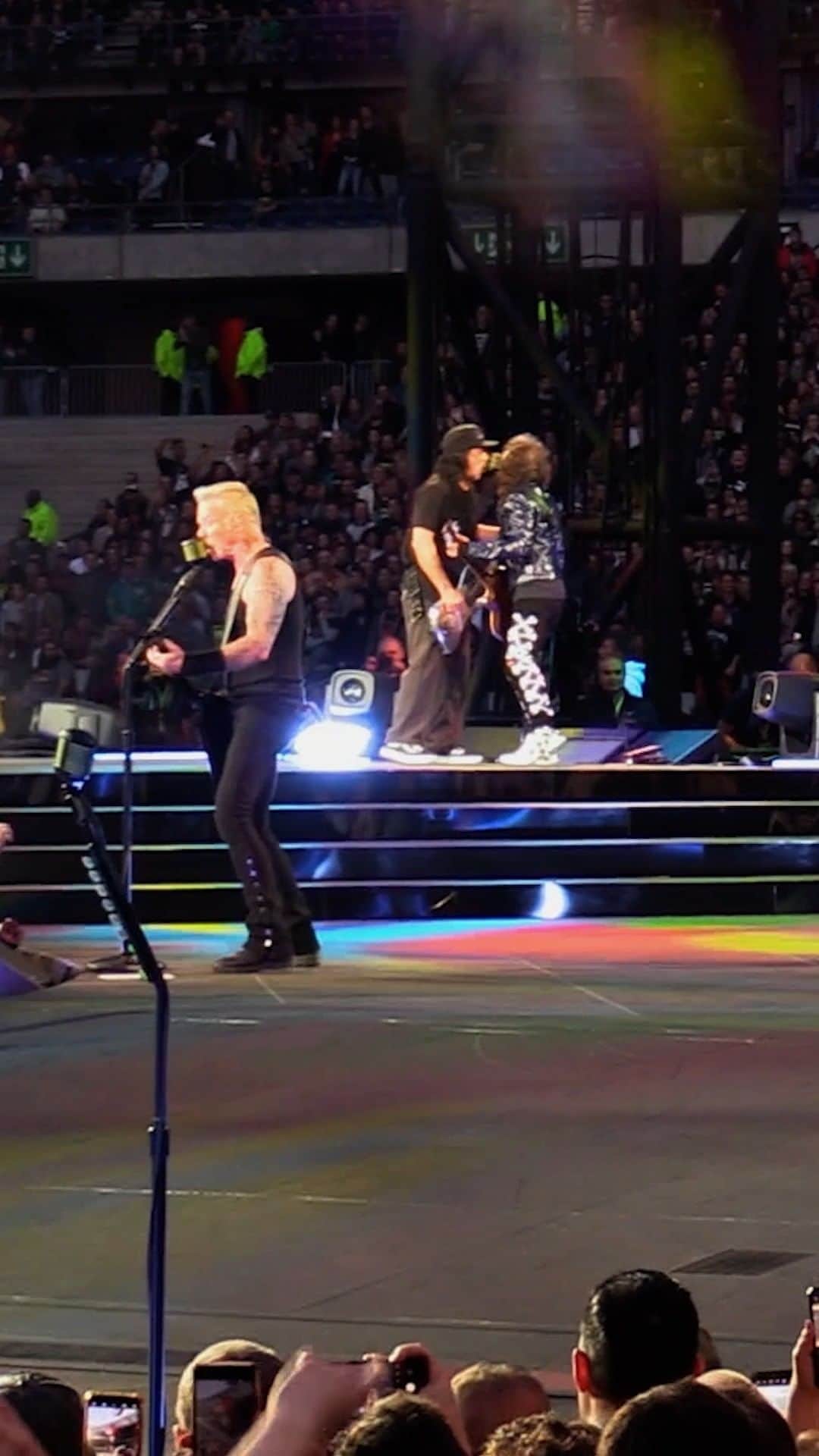 メタリカのインスタグラム：「“TEMPTATION!!!” 🇫🇷 #M72Paris Night 2  Links to #M72 Tour Videos and Full Show Recordings in Bio.  #Metallica #MetOnTour」