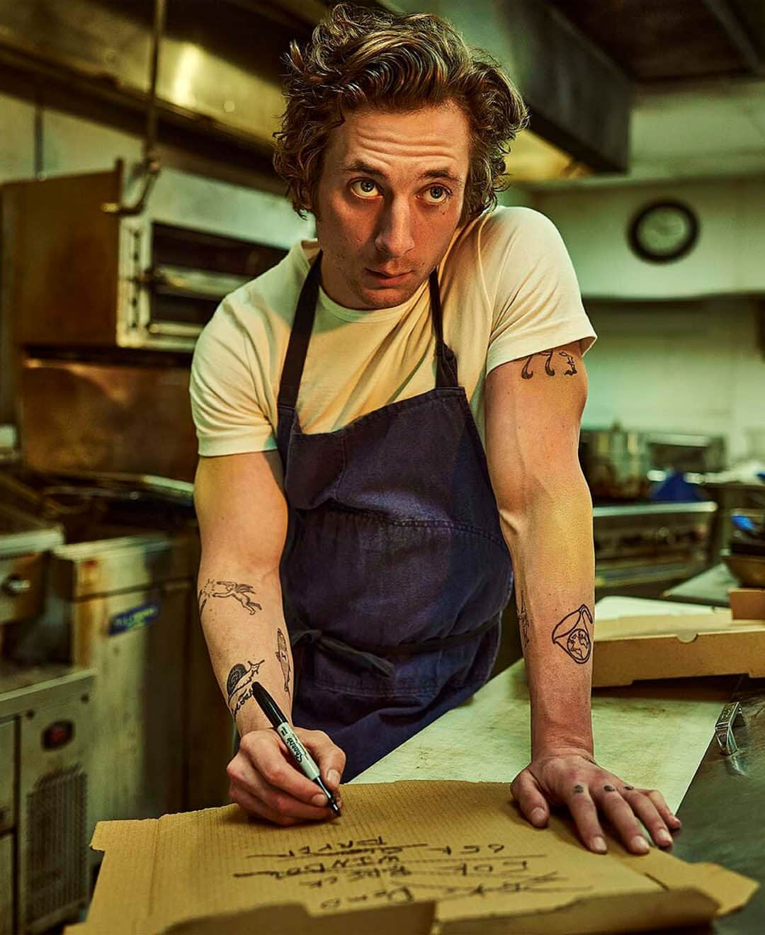 British Vogueさんのインスタグラム写真 - (British VogueInstagram)「Yes, chef! #JeremyAllenWhite didn’t expect to become Hollywood’s next leading man, but with the success of his hit show #TheBear, he’s ready to take on the challenge. Ahead of the release of season two, the actor opens up to Vogue about work, life and what’s next, at the link in bio.」5月31日 4時01分 - britishvogue