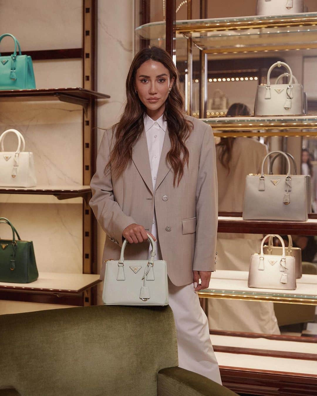 Tamara Kalinicのインスタグラム：「Modernity meets sophistication at first and iconic @prada store in Galleria Vittorio Emanuele II In Milan. Took my #PradaGalleria bag(s) for an evening of fun #adv」