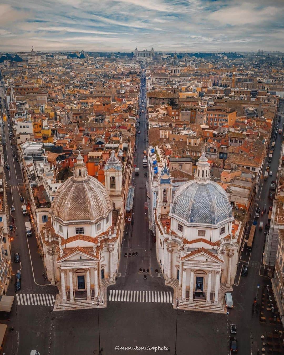 Earth Picsさんのインスタグラム写真 - (Earth PicsInstagram)「@manutoni24 captured Rome from above! How beautiful 😍  Which photo is your favorite?  📸 @manutoni24」5月31日 4時12分 - earthpix